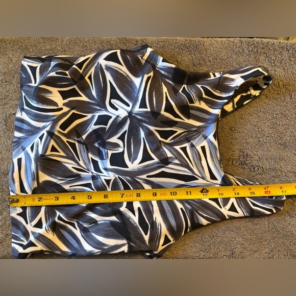 Sage Collective NWT Sports Bra and Leggings Set Sage Leaf Print Size S - Picture 13 of 13